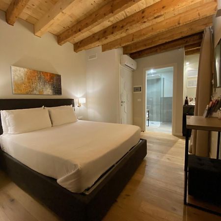 דסנזאנו דל גארדה Malvezzi24 Boutique Rooms מראה חיצוני תמונה