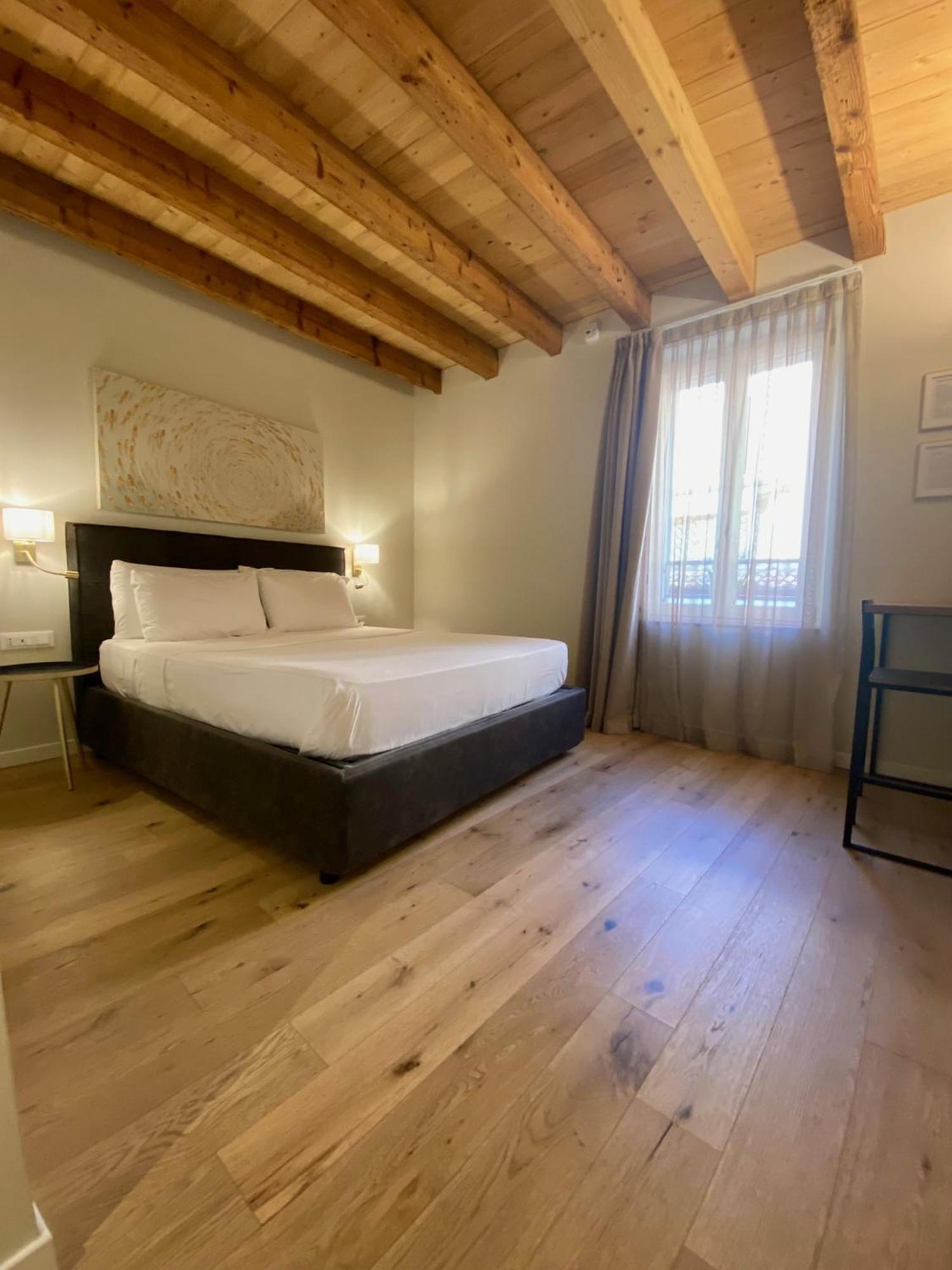 דסנזאנו דל גארדה Malvezzi24 Boutique Rooms מראה חיצוני תמונה
